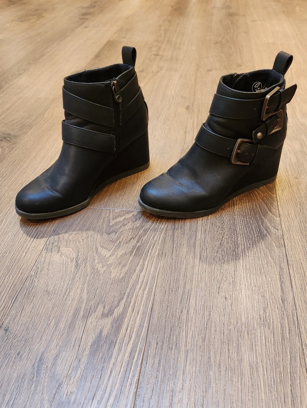 Blowfish Malibu Pomela Black Wedge Ankle Boots Booties Size 6